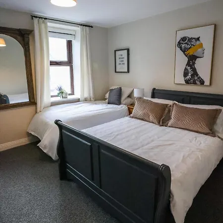 Villa Bright 3bed Sleeps 9 With Secret Garden 5min Walk To Town