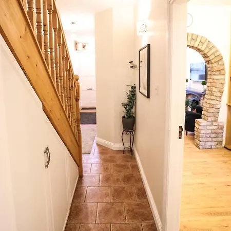 Bright 3bed Sleeps 9 With Secret Garden 5min Walk To Town Villa Sligo