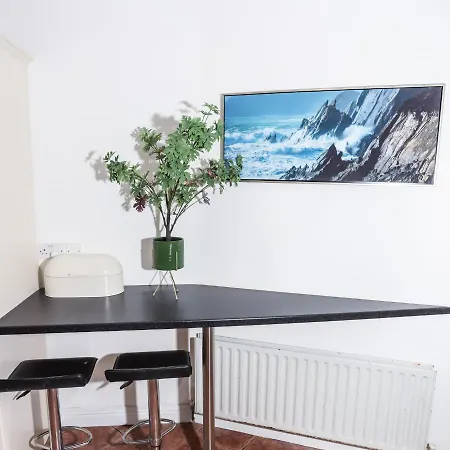 Bright 3bed Sleeps 9 With Secret Garden 5min Walk To Town 슬라이고