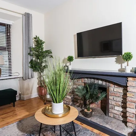 Villa Bright 3bed Sleeps 9 With Secret Garden 5min Walk To Town
