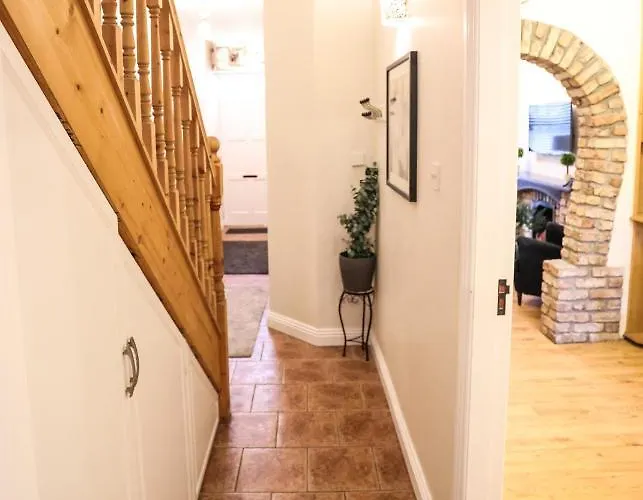 Bright 3bed Sleeps 9 With Secret Garden 5min Walk To Town Villa Sligo