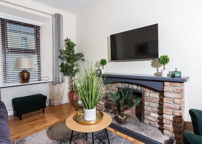 Villa Bright 3bed Sleeps 9 With Secret Garden 5min Walk To Town